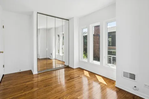 1916 North Larrabee Street Chicago IL 60614
