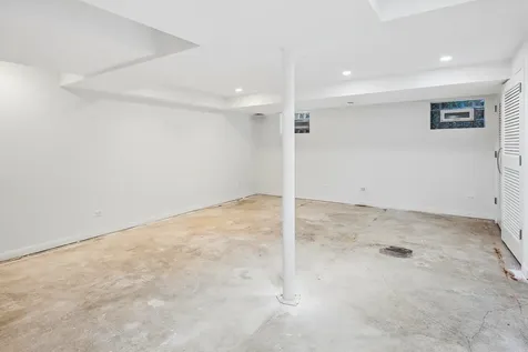 1916 North Larrabee Street Chicago IL 60614
