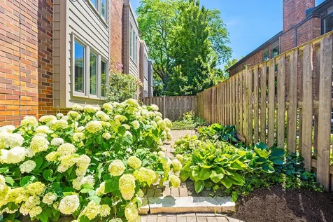 1916 North Larrabee Street Chicago IL 60614
