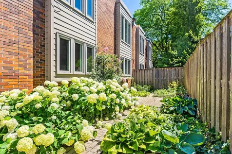 1916 North Larrabee Street Chicago IL 60614
