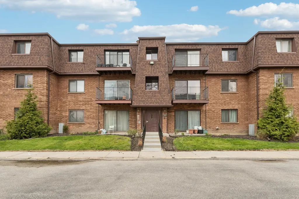 702 Cobblestone Circle Glenview IL 60025