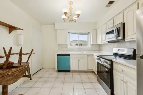702 Cobblestone Circle Glenview IL 60025