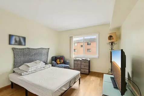 702 Cobblestone Circle Glenview IL 60025