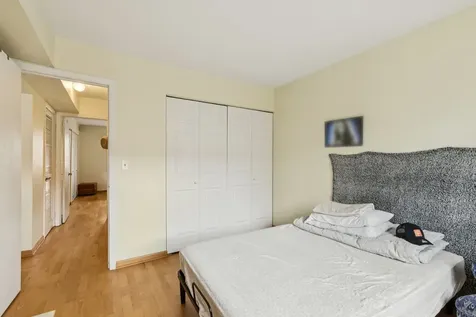 702 Cobblestone Circle Glenview IL 60025