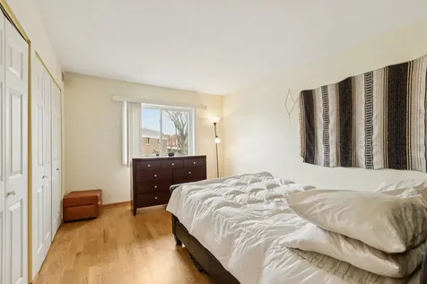 702 Cobblestone Circle Glenview IL 60025