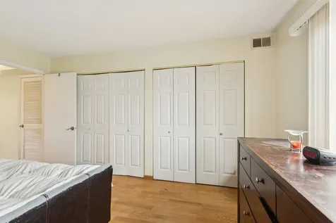 702 Cobblestone Circle Glenview IL 60025