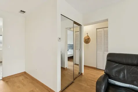 702 Cobblestone Circle Glenview IL 60025