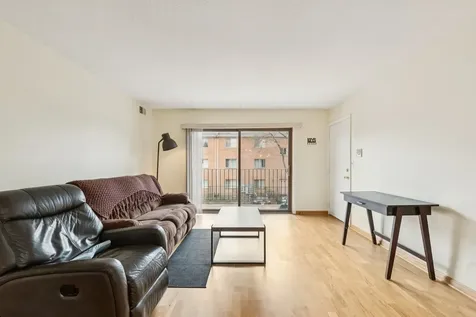 702 Cobblestone Circle Glenview IL 60025