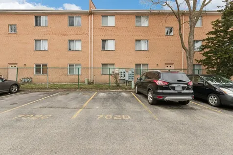 702 Cobblestone Circle Glenview IL 60025