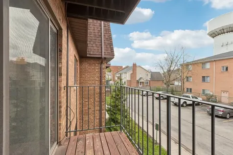 702 Cobblestone Circle Glenview IL 60025