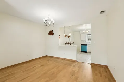 702 Cobblestone Circle Glenview IL 60025