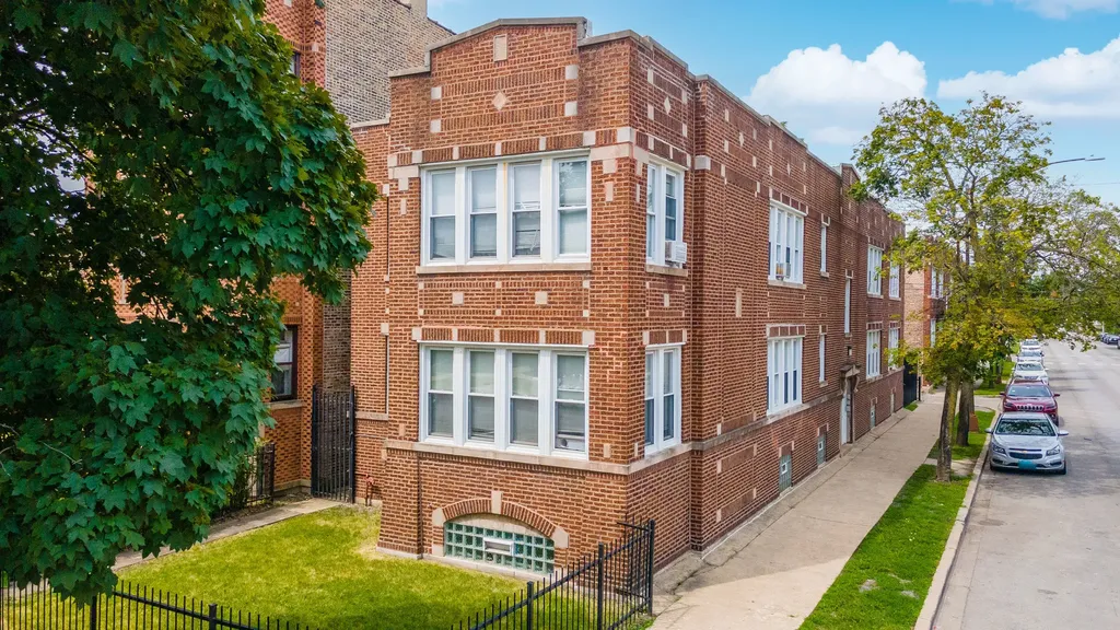 1633 West 76th Street Chicago IL 60620