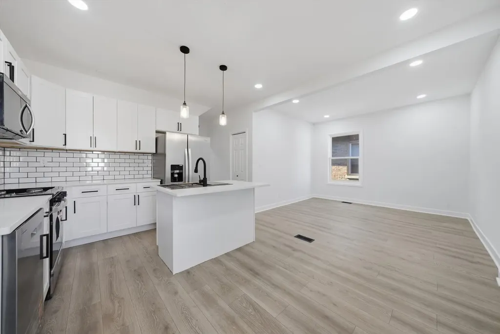 8219 South Throop Street Chicago IL 60620