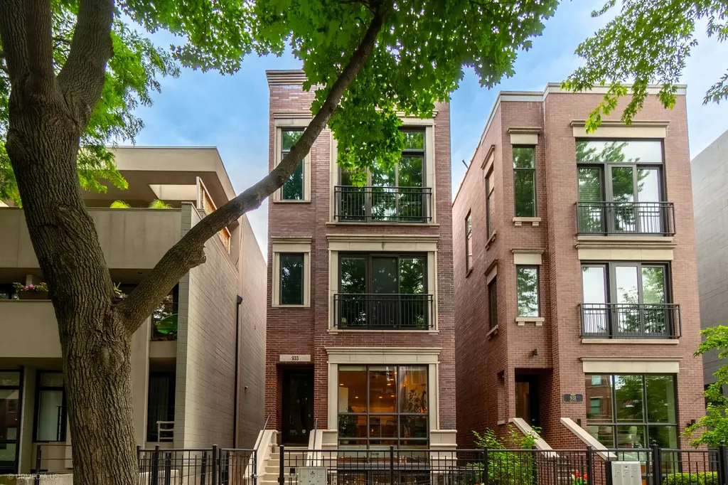 933 North Wolcott Avenue Chicago IL 60622