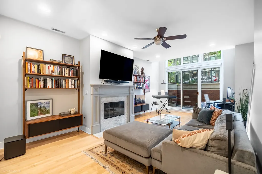 933 North Wolcott Avenue Chicago IL 60622