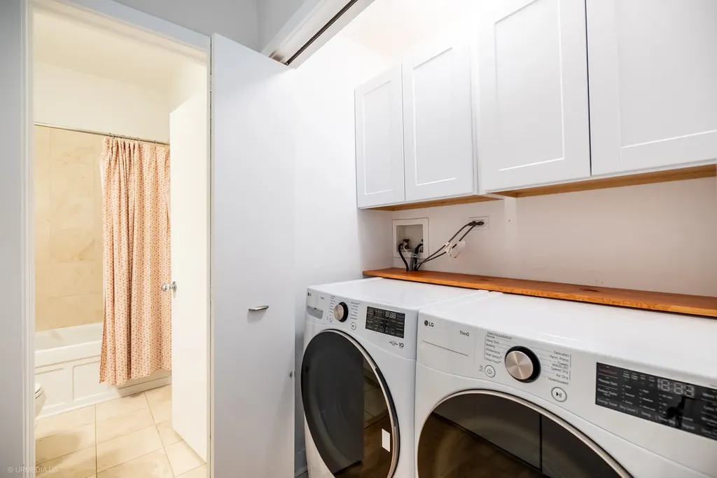 933 North Wolcott Avenue Chicago IL 60622