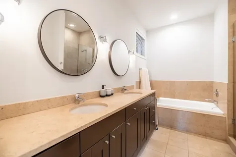 933 North Wolcott Avenue Chicago IL 60622