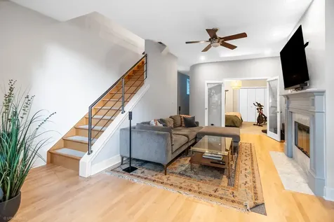 933 North Wolcott Avenue Chicago IL 60622