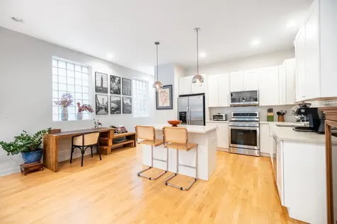 933 North Wolcott Avenue Chicago IL 60622