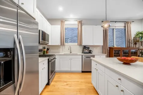 933 North Wolcott Avenue Chicago IL 60622