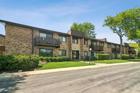 2642 North Windsor Drive Arlington Heights IL 60004