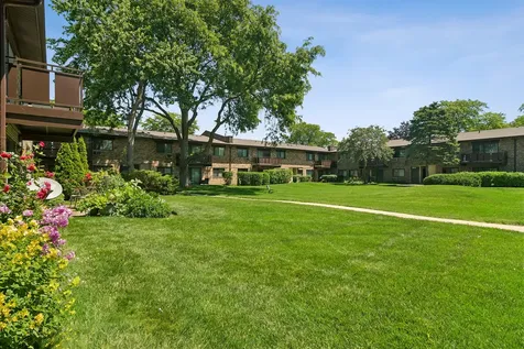2642 North Windsor Drive Arlington Heights IL 60004