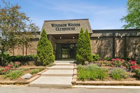 2642 North Windsor Drive Arlington Heights IL 60004