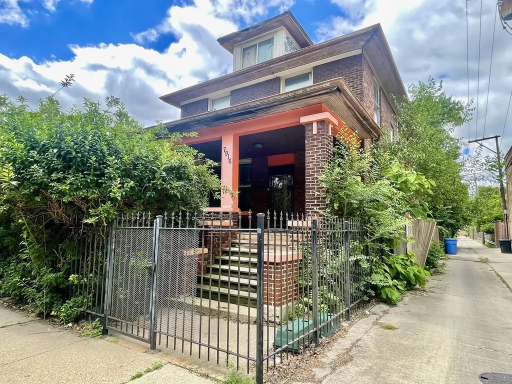 7916 South Constance Avenue Chicago IL 60617