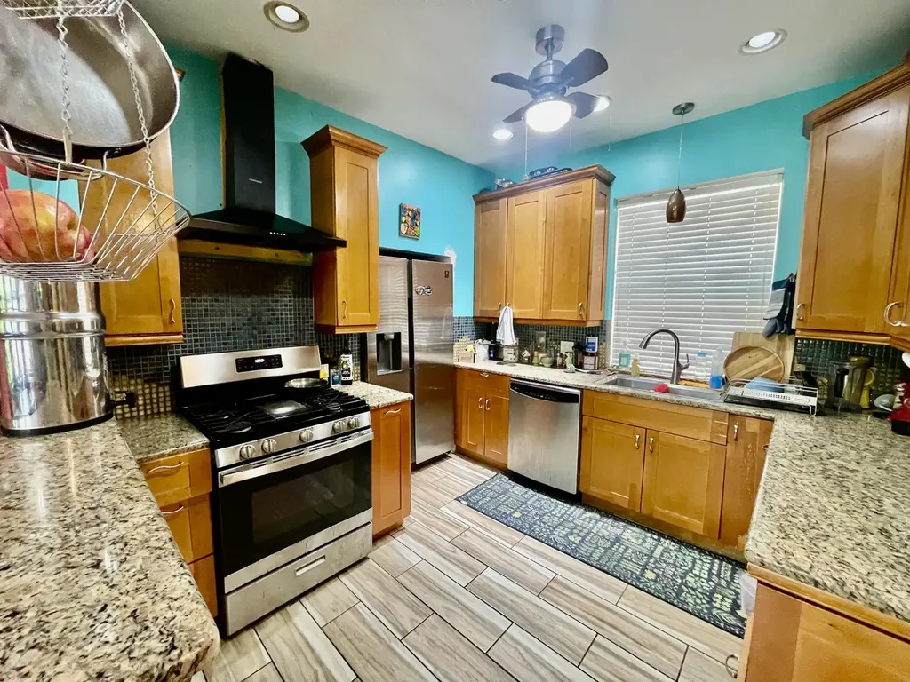 7916 South Constance Avenue Chicago IL 60617
