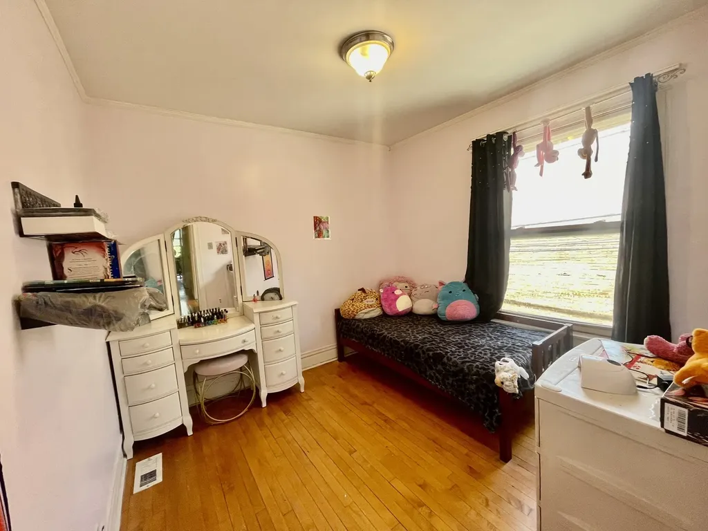 7916 South Constance Avenue Chicago IL 60617