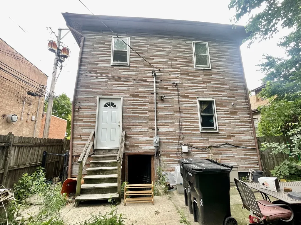 7916 South Constance Avenue Chicago IL 60617