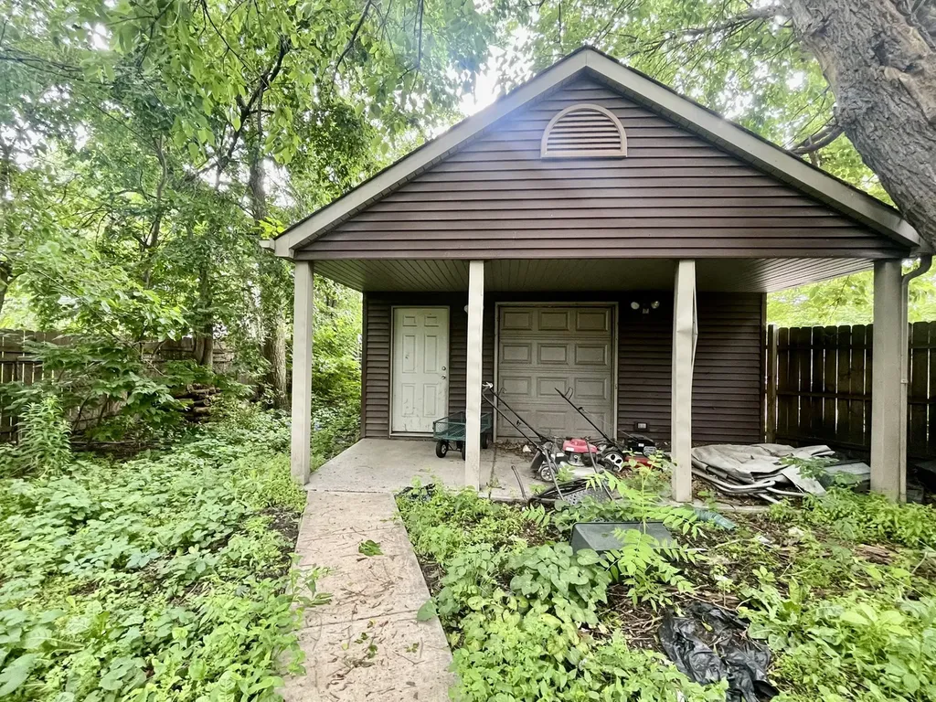 7916 South Constance Avenue Chicago IL 60617