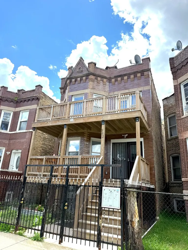 842 North Avers Avenue Chicago IL 60651