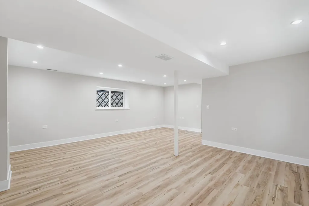 2204 North Kildare Avenue Chicago IL 60639