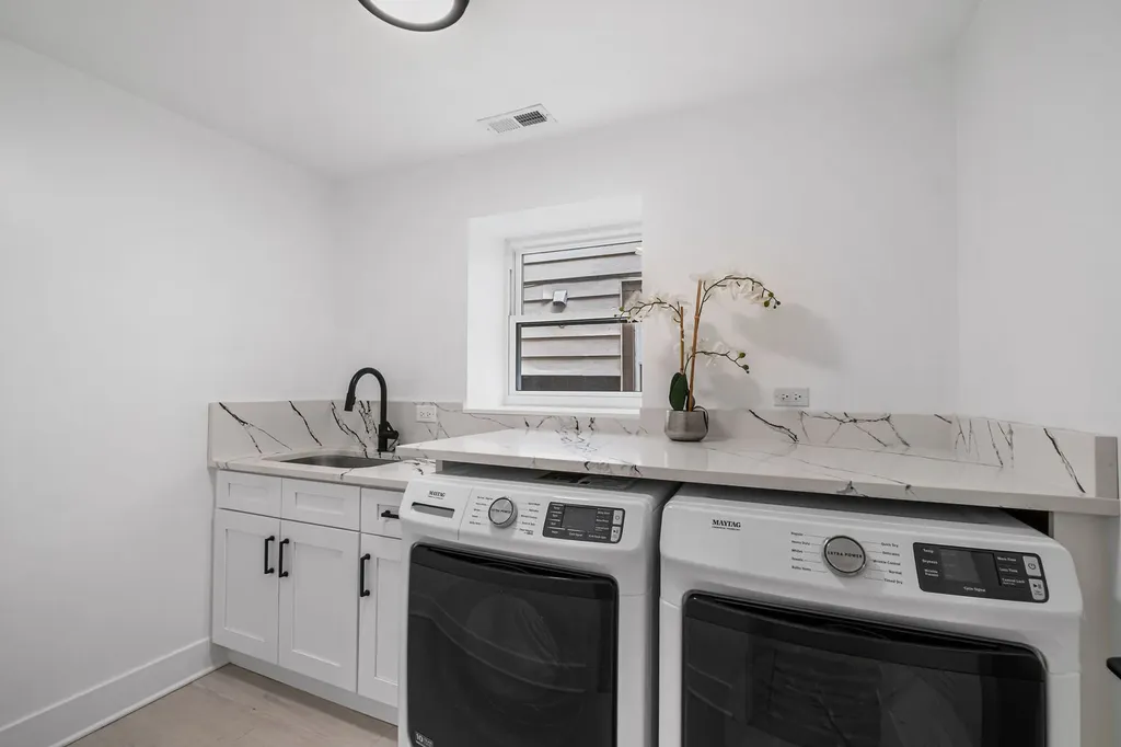 2204 North Kildare Avenue Chicago IL 60639