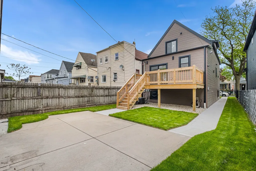 2204 North Kildare Avenue Chicago IL 60639