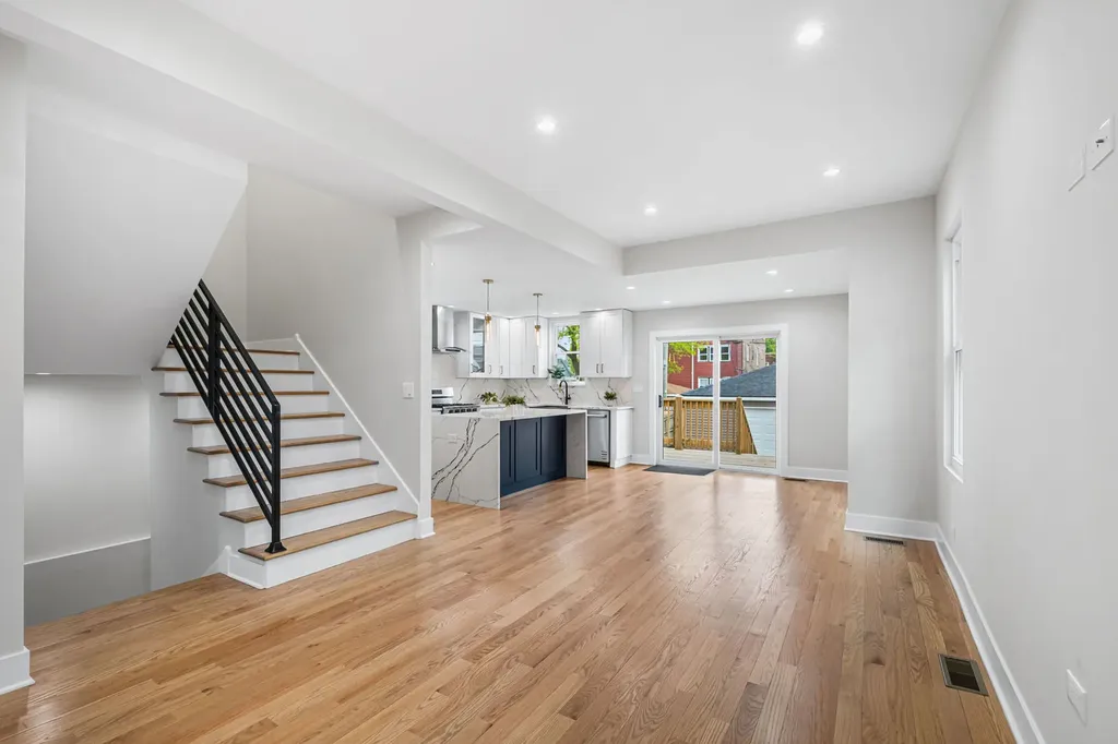 2204 North Kildare Avenue Chicago IL 60639