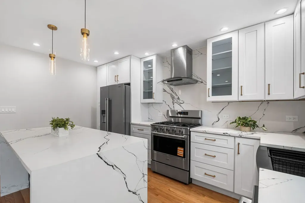 2204 North Kildare Avenue Chicago IL 60639