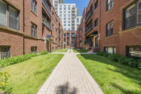 906 West Winona Street Chicago IL 60640