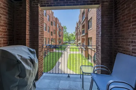906 West Winona Street Chicago IL 60640