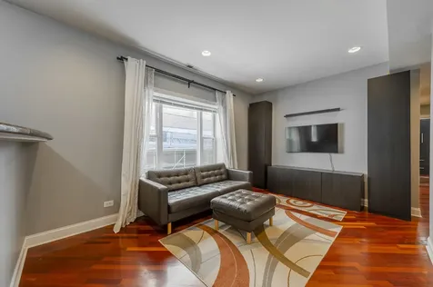 906 West Winona Street Chicago IL 60640
