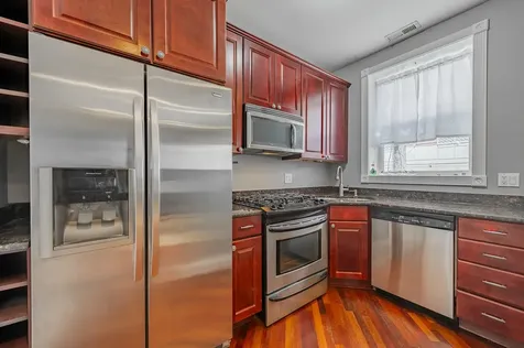 906 West Winona Street Chicago IL 60640