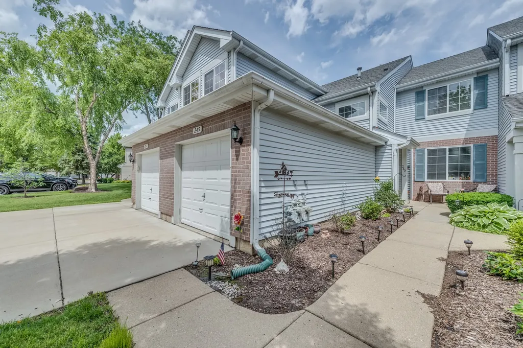 249 Sierra Pass Drive Schaumburg IL 60194