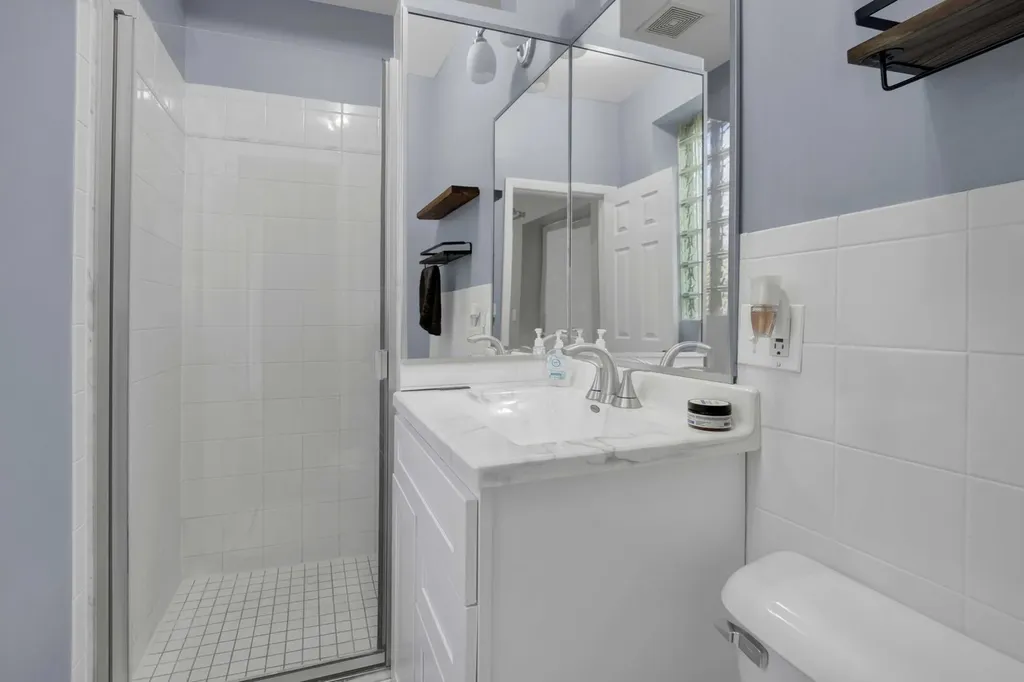 1712 West Wilson Avenue Chicago IL 60640