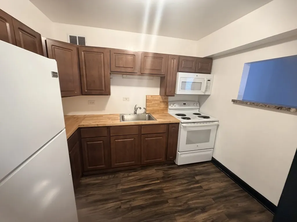 7337 South South Shore Drive Chicago IL 60649