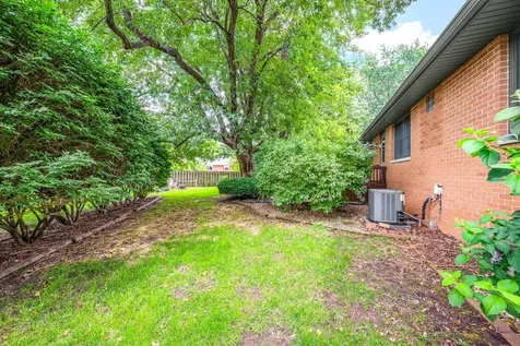902 East Vine Street Leroy IL 61752