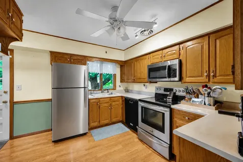 902 East Vine Street Leroy IL 61752