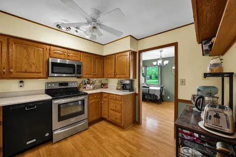 902 East Vine Street Leroy IL 61752