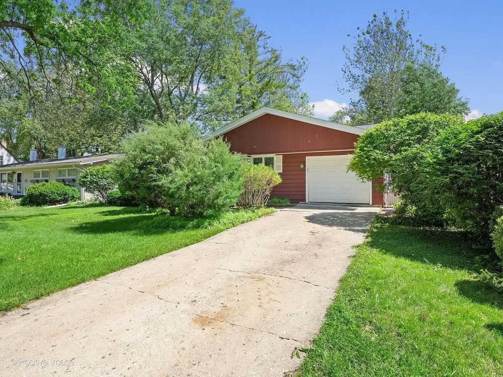 1912 East Willow Avenue Wheaton IL 60187