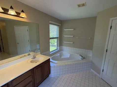 575 Capital Lane Gurnee IL 60031